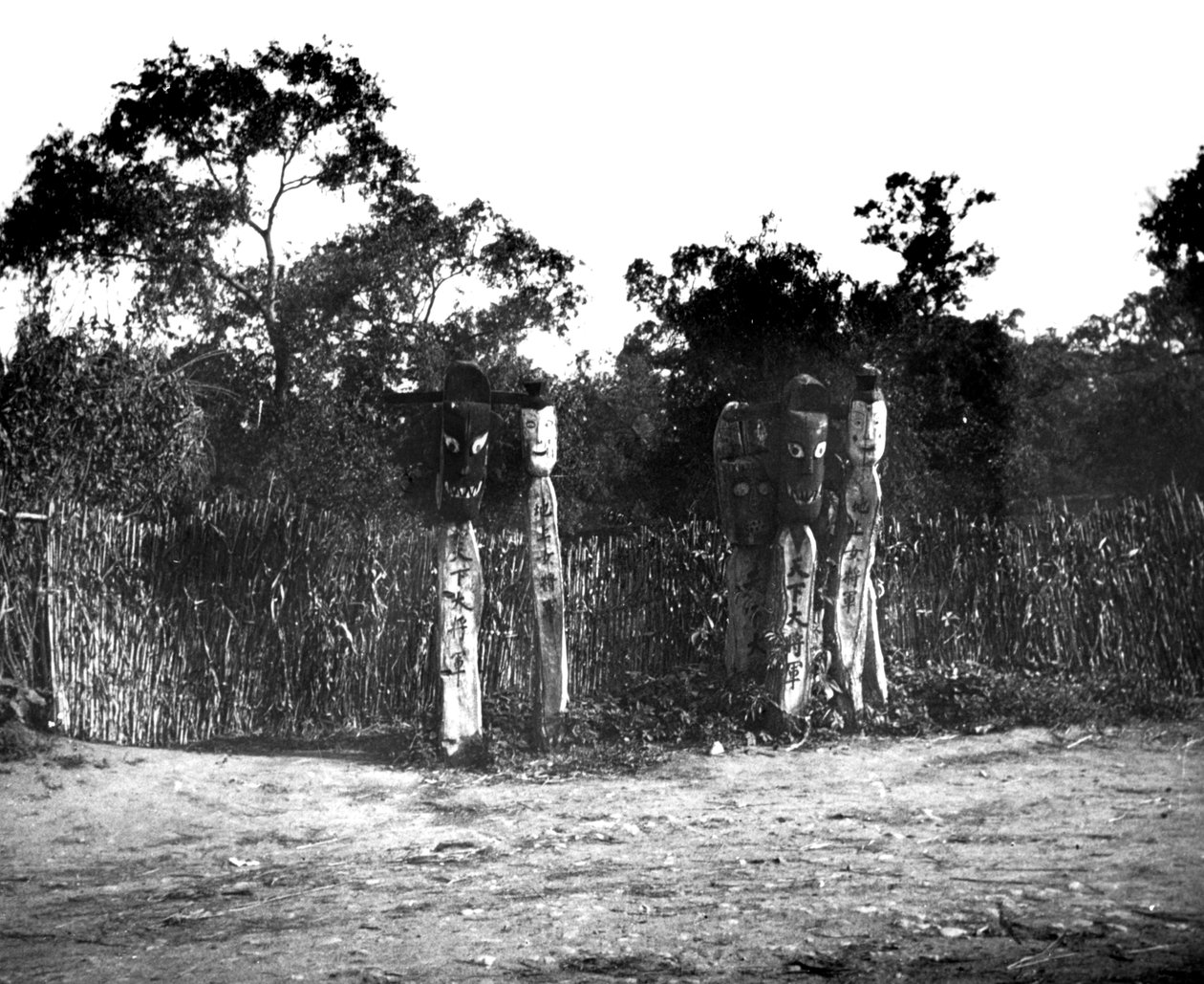 Jangseung, hölzerne Totempfähle, Korea, 1900 von Unbekannt