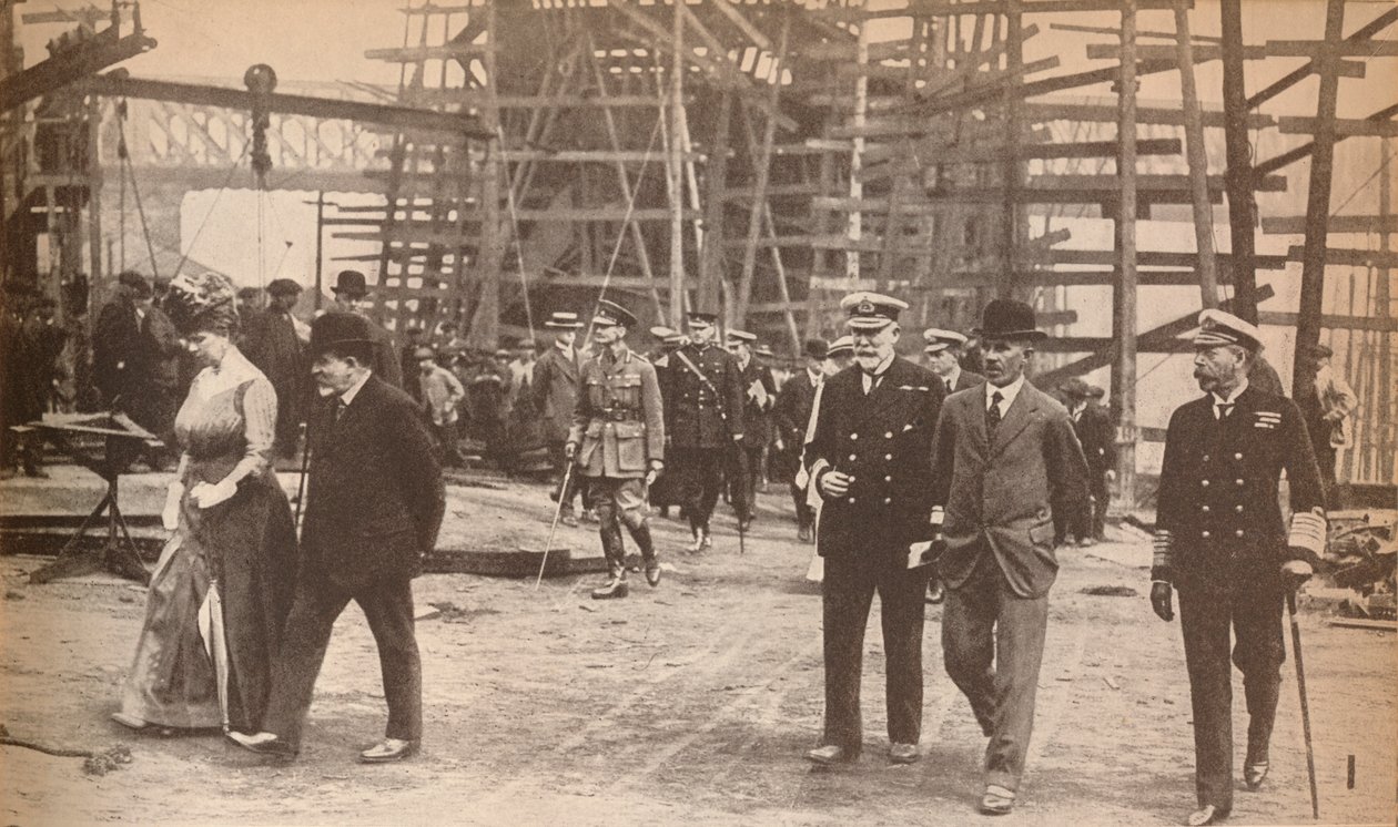 König George V. und Königin Mary in einer Werft in Sunderland während des Ersten Weltkriegs, 15. Juni 1917, 1935 von Unbekannt