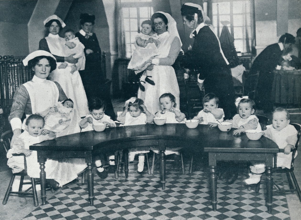 Kingsway Hall Kinderkrippe für Kinder mit Vätern im Krieg und arbeitenden Müttern, 1914 von Unbekannt