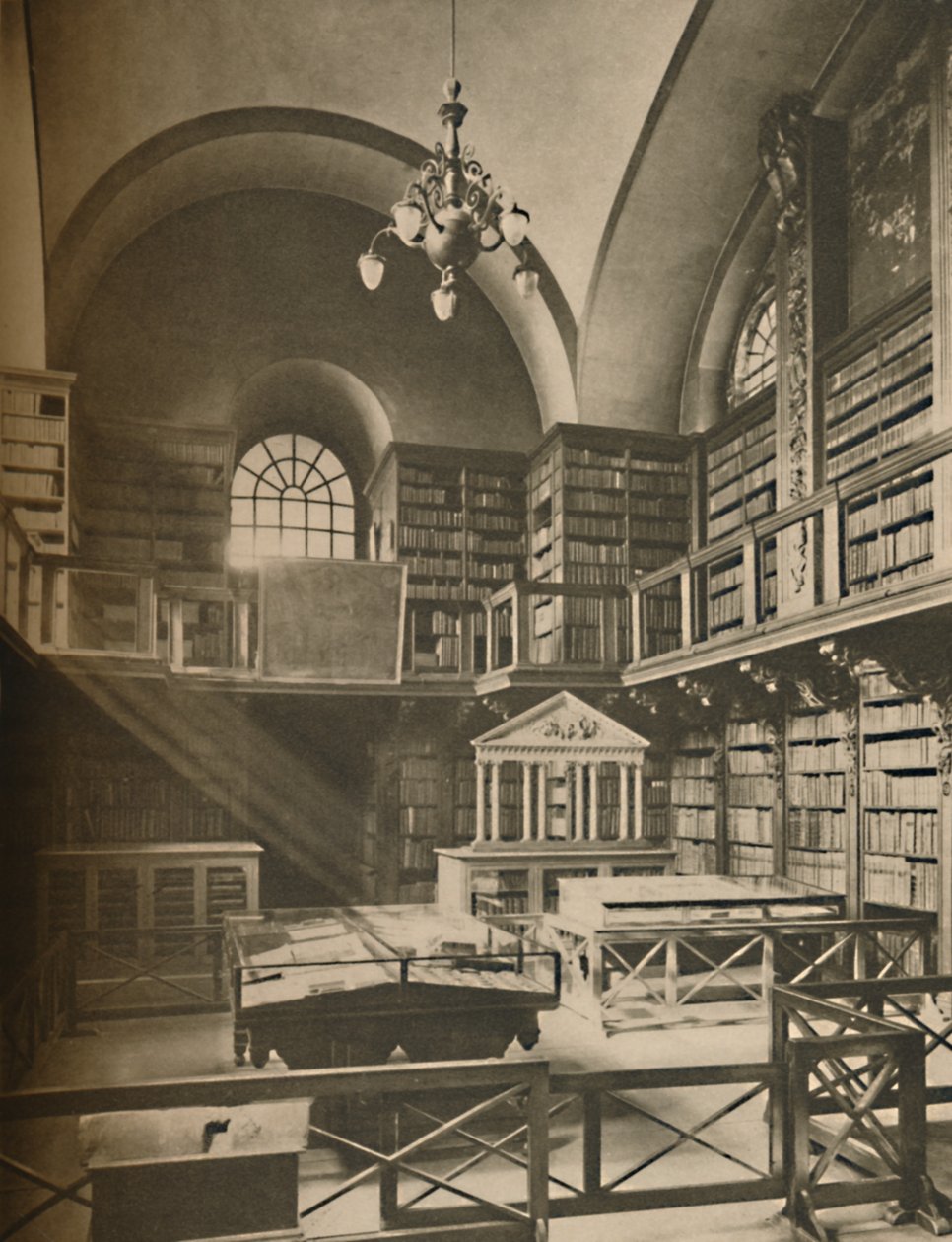 Bibliothek der St. Pauls Kathedrale im westlichen Querschiff, ca. 1935 von Unbekannt