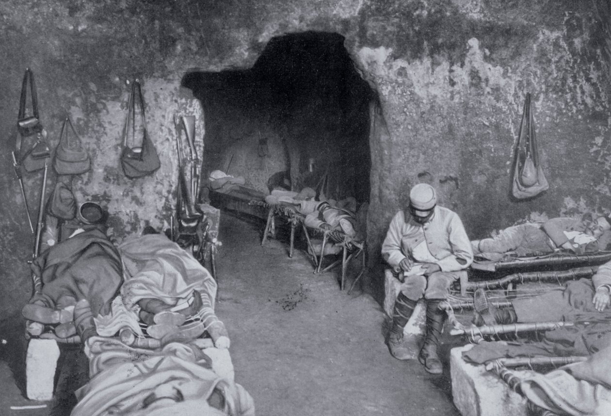 Wohnquartiere in einer französischen Höhle, Erster Weltkrieg, 1915 von Unbekannt