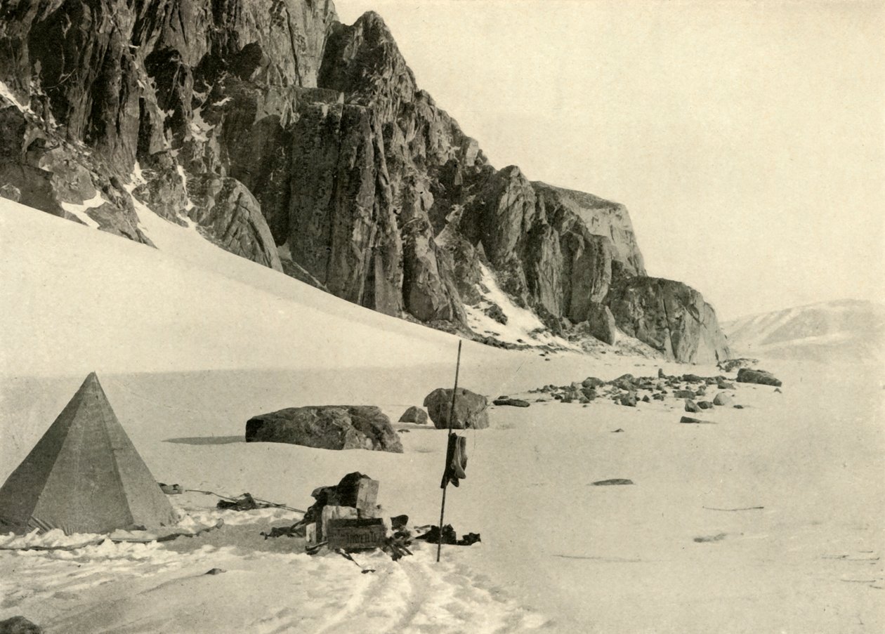 Lower Glacier Depot. Die Vorräte waren im Schnee vergraben von Unbekannt