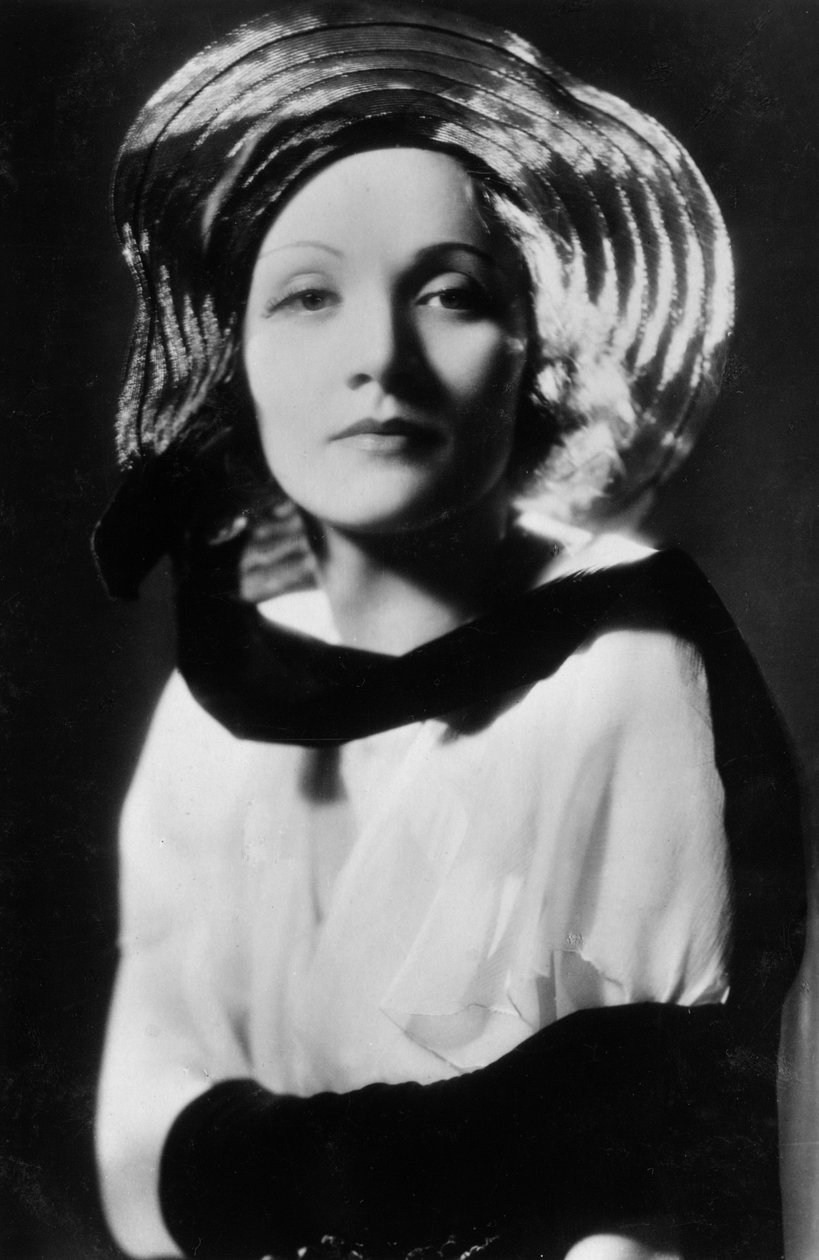 Marlene Dietrich 1901-1992, deutsch-amerikanische Schauspielerin, Sängerin und Entertainerin, 20. Jahrhundert von Unbekannt