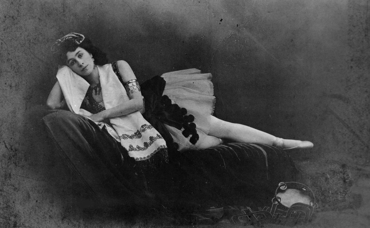 Matilda Kschessinska in der Titelrolle des Balletts La Esmeralda von Unbekannt