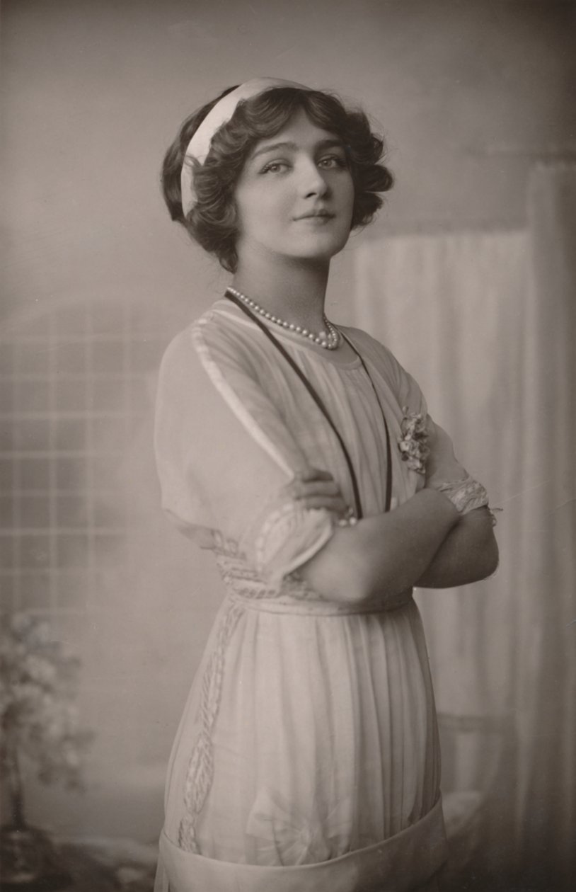 Miss Lily Elsie, 1886-1962, als Alice in der Dollarprinzessin, ca. 1930 von Unbekannt