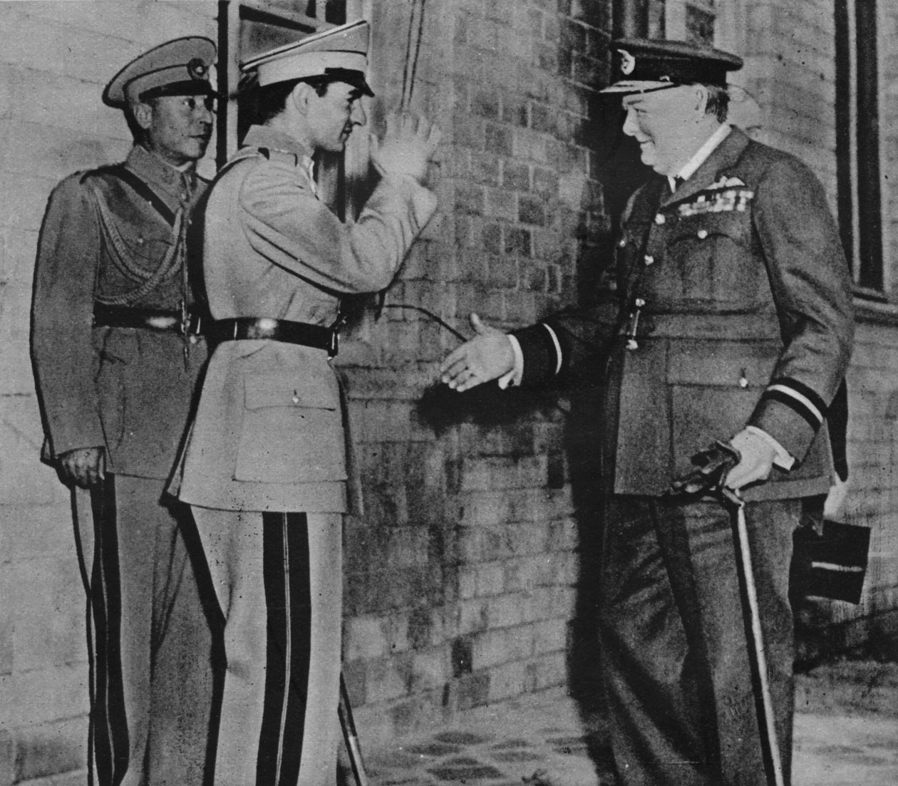Herr Churchill wird vom Schah von Persien begrüßt, 1943 von Unbekannt
