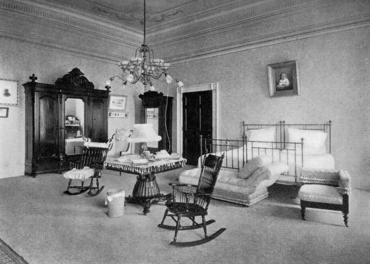 Mrs. McKinleys Schlafzimmer im Weißen Haus, Washington DC, USA von Unbekannt