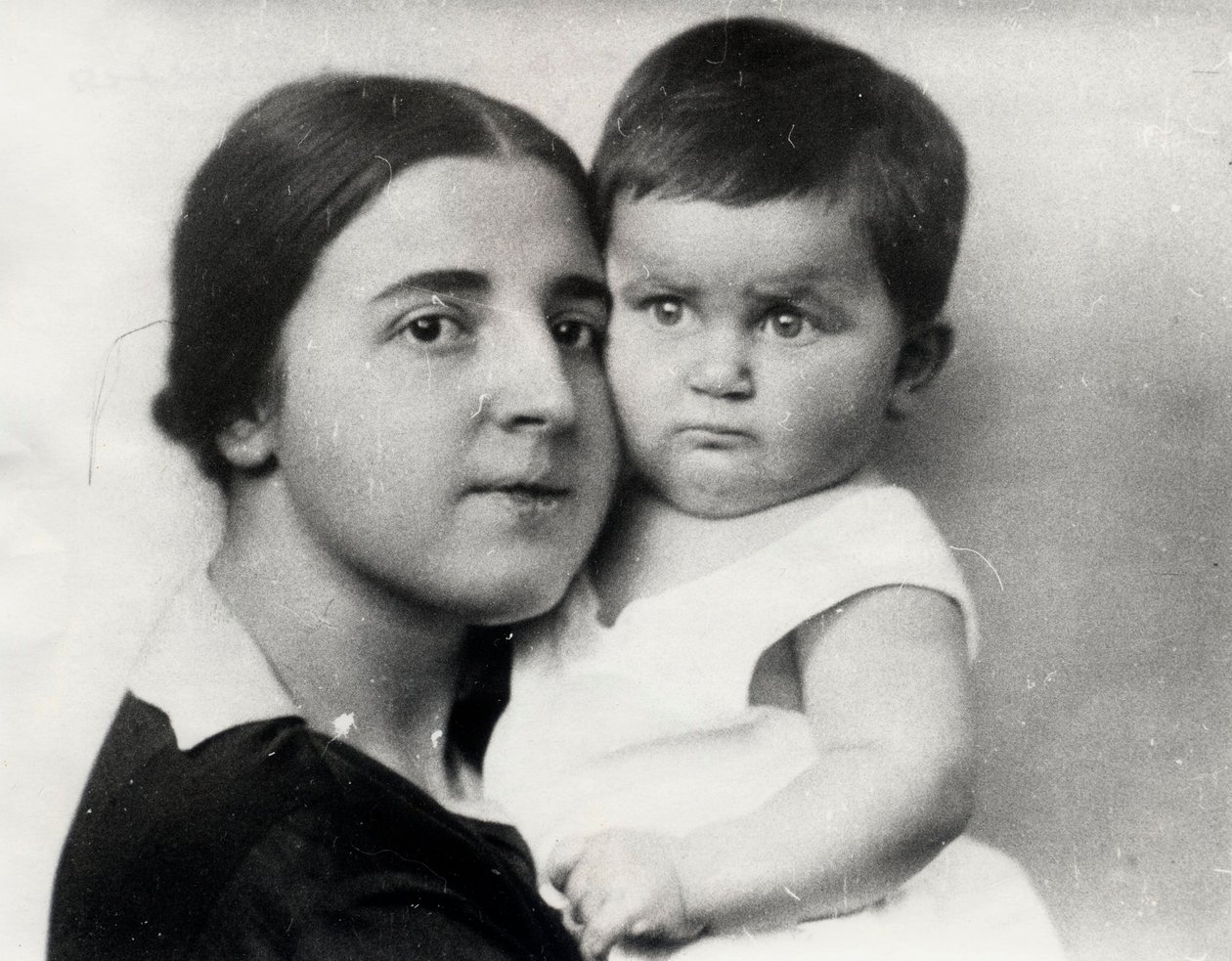 Nadezhda Alliluyeva, zweite Frau von Josef Stalin, und ihre Tochter Svetlana Alliluyeva, 1927 von Unbekannt