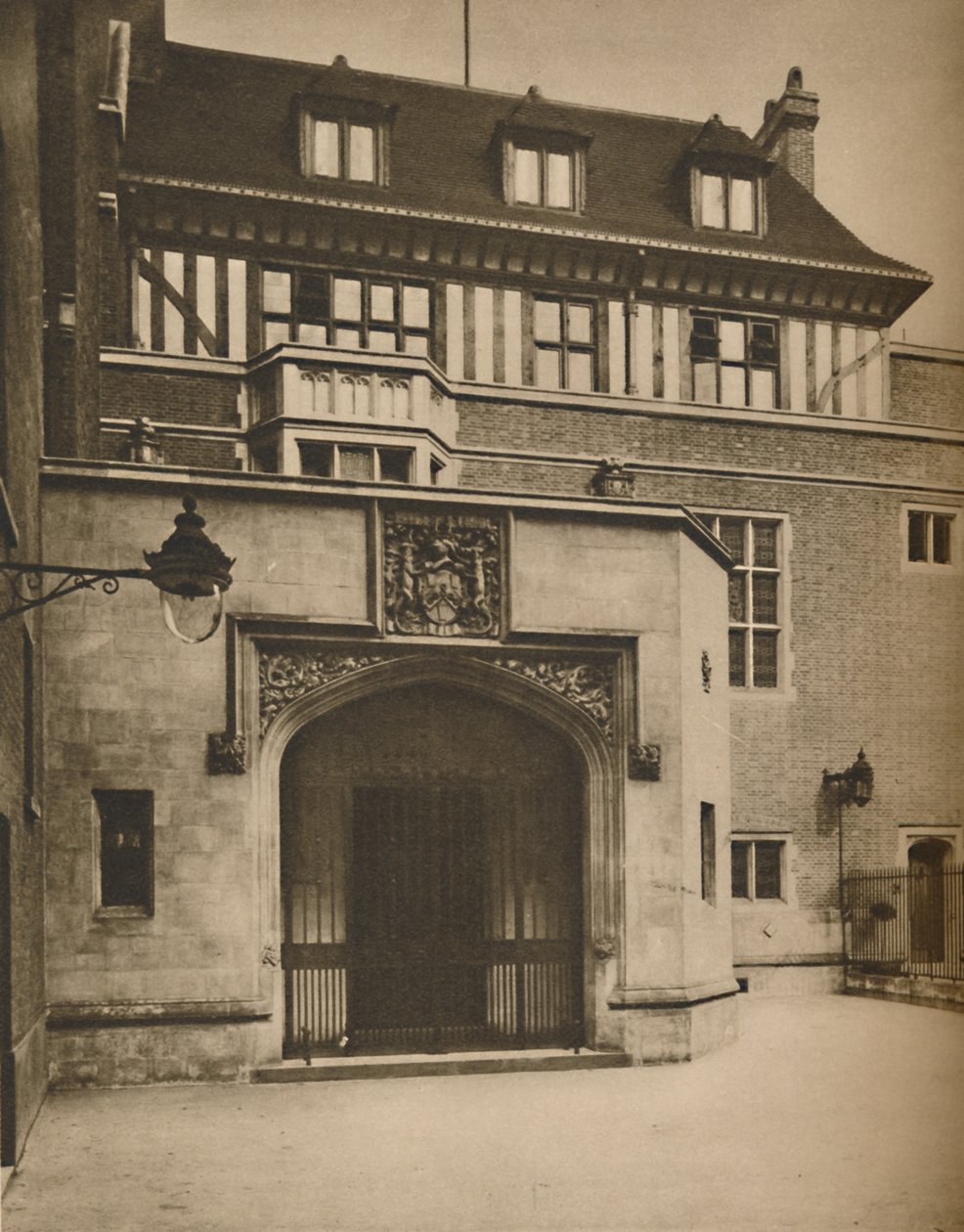 Neue Halle der Alten Gesellschaft der Eisenhändler in Aldersgate, ca. 1935 von Unbekannt