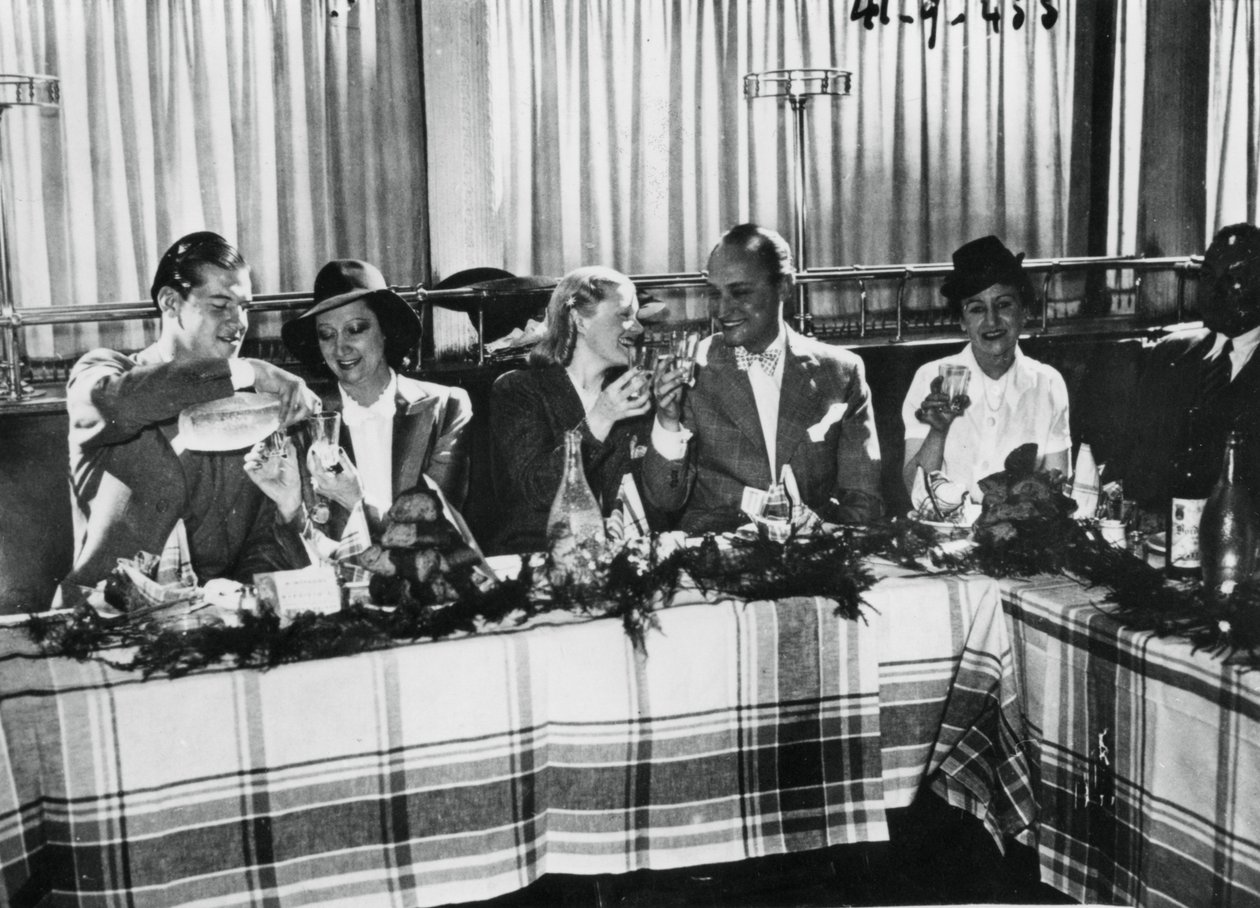 Eröffnung eines Restaurants durch beliebte französische Sänger, Paris, September 1941 von Unbekannt