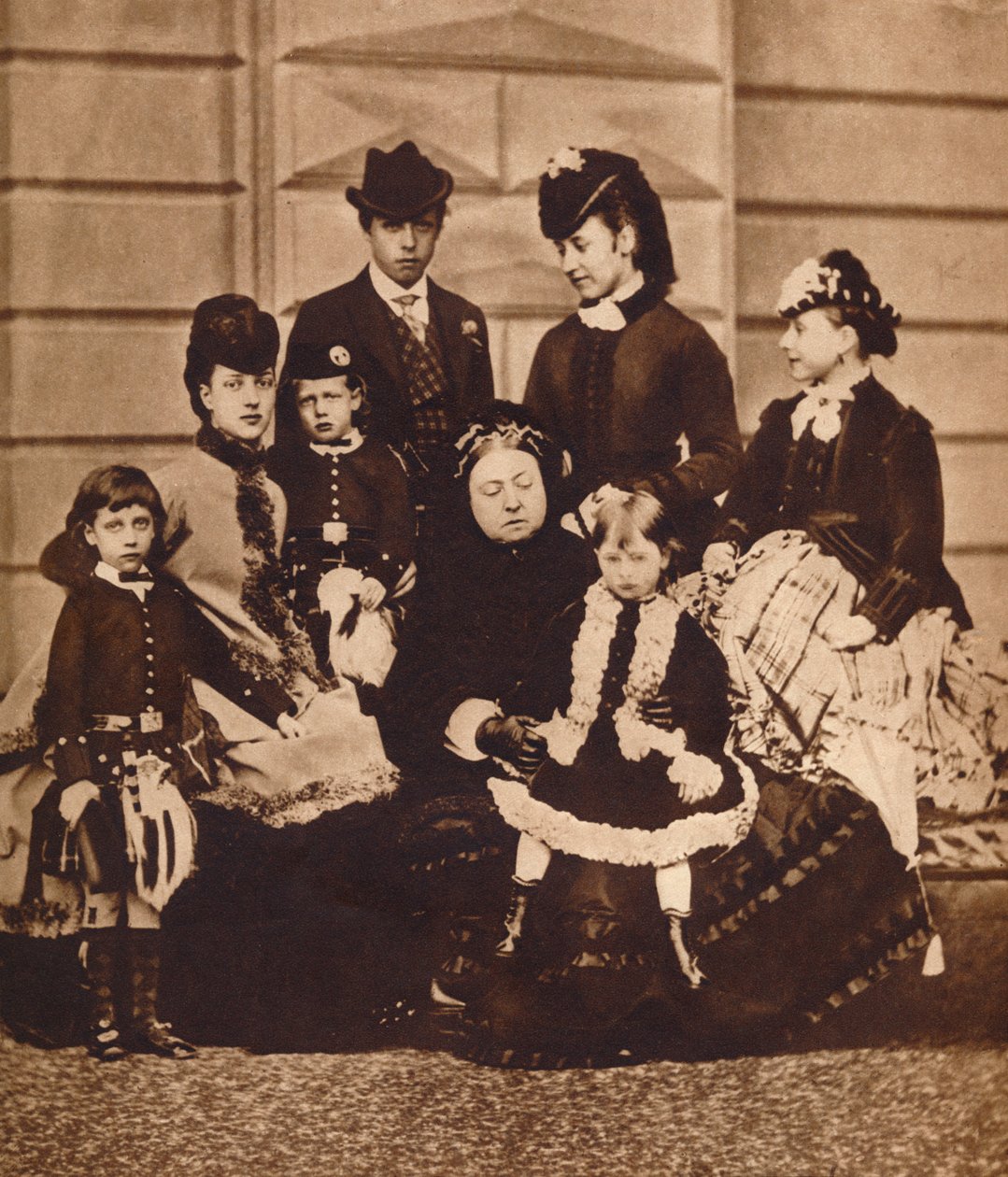 Königin Victoria mit ihrer Schwiegertochter und ihren Enkeln, ca. 1880 von Unbekannt