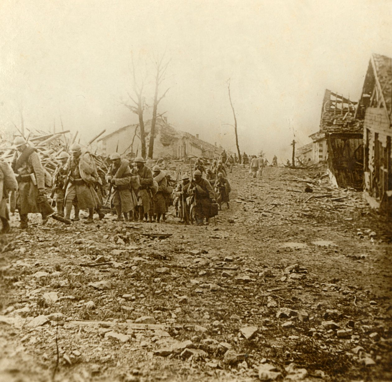 Entlastungsinfanterie beim Angriff auf Douaumont, Nordfrankreich, 1916 von Unbekannt