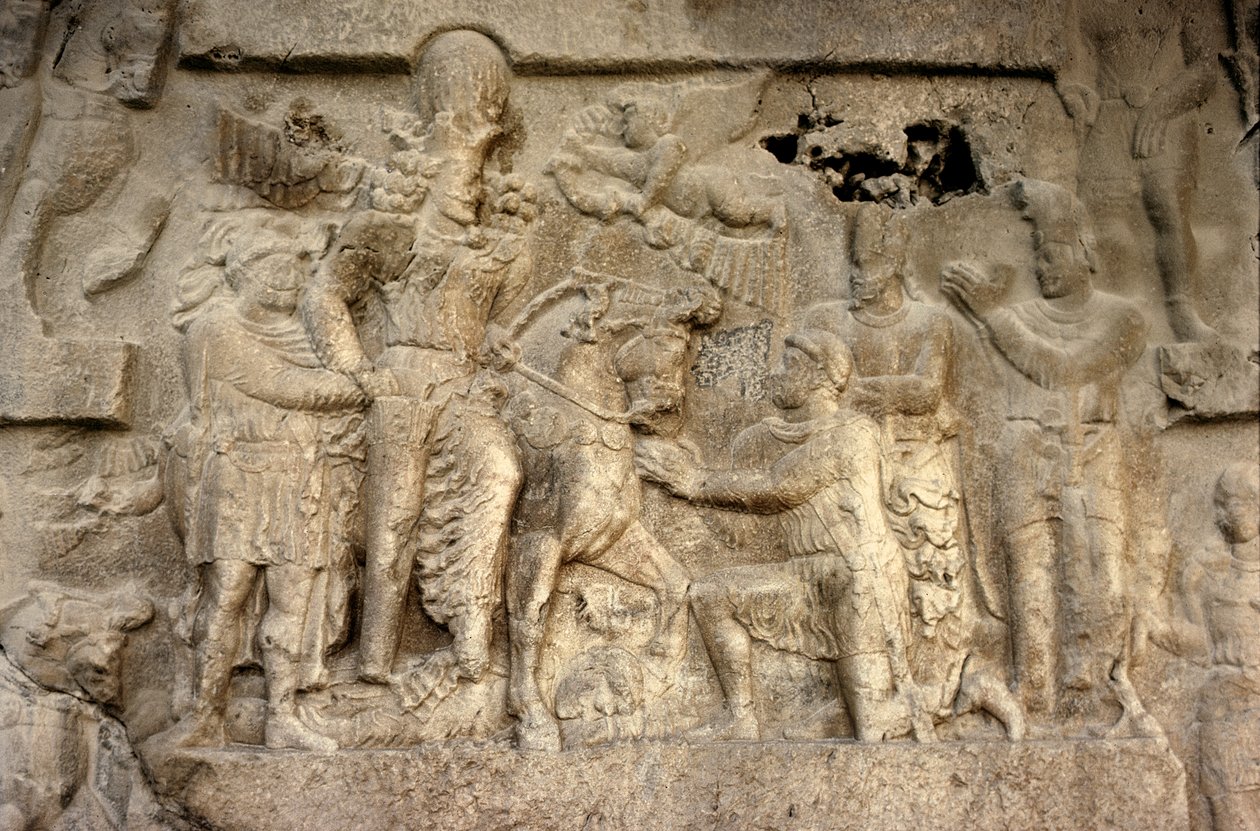 Felsrelief, das den sassanidischen König Shapur I. (241-72), den römischen Kaiser Valerian (ca. 240-260) und persische Generäle darstellt, 3. Jahrhundert von Unbekannt