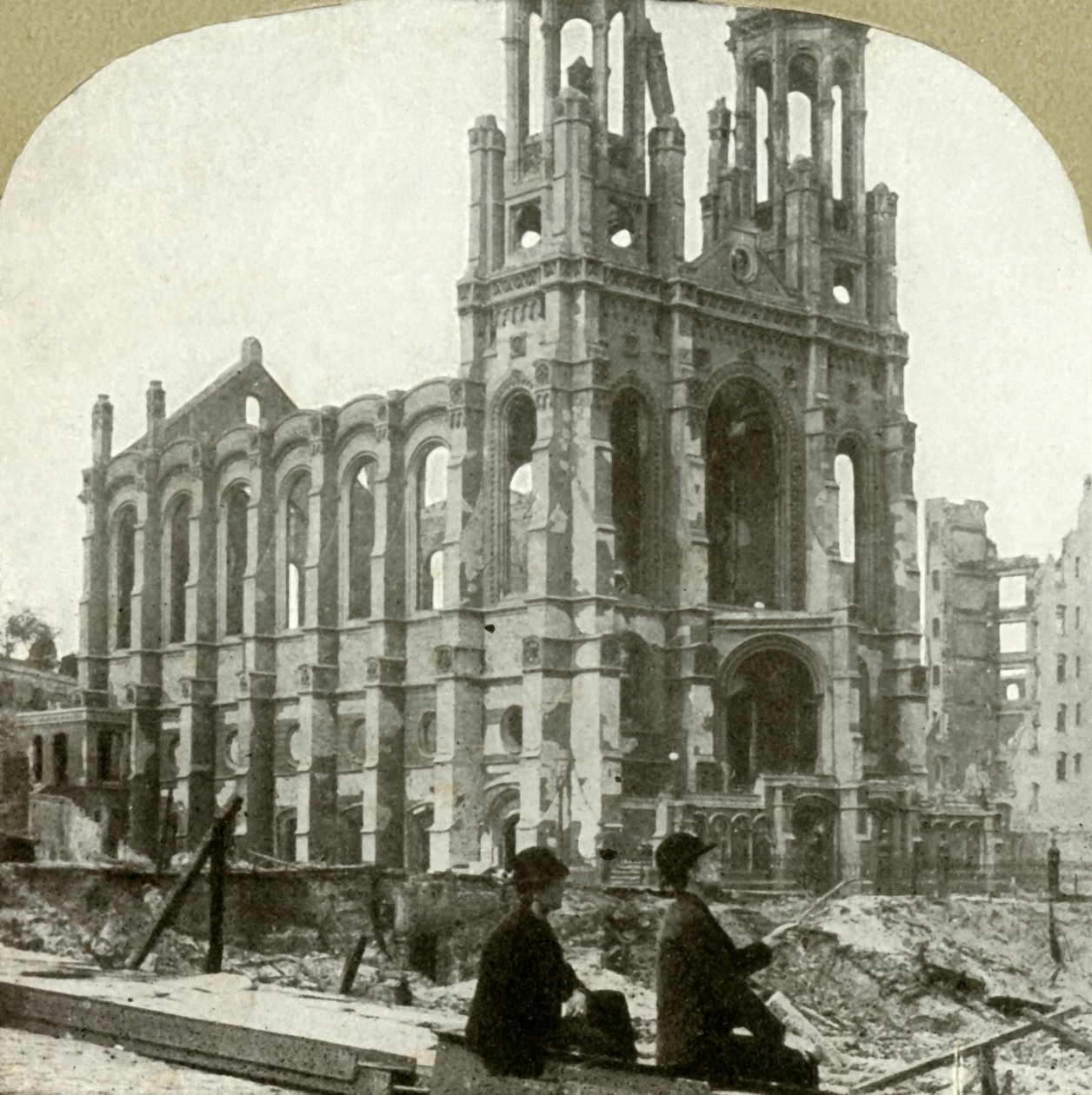 Ruinen der jüdischen Synagoge in der Sutter St., überstanden die großen Erdbeben von 1865 und 1868, 1906 von Unbekannt