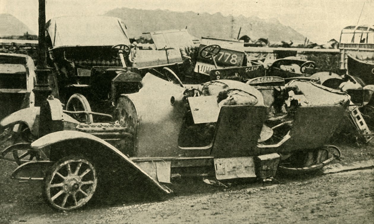 Verschrottet! Zerstörte Autos, die von den Deutschen erbeutet wurden..., Erster Weltkrieg von Unbekannt