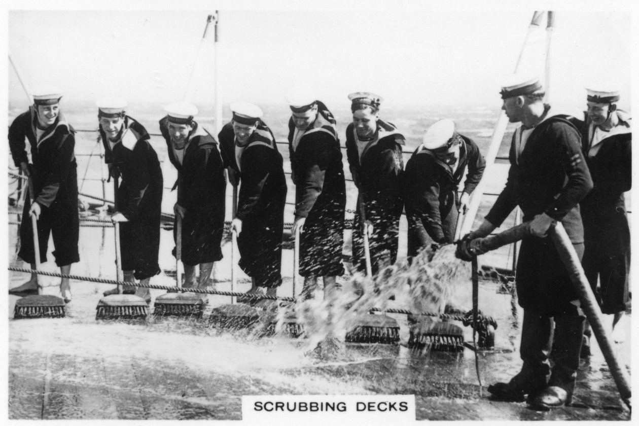 Deckschrubben an Bord der HMS Nelson, 1937 von Unbekannt