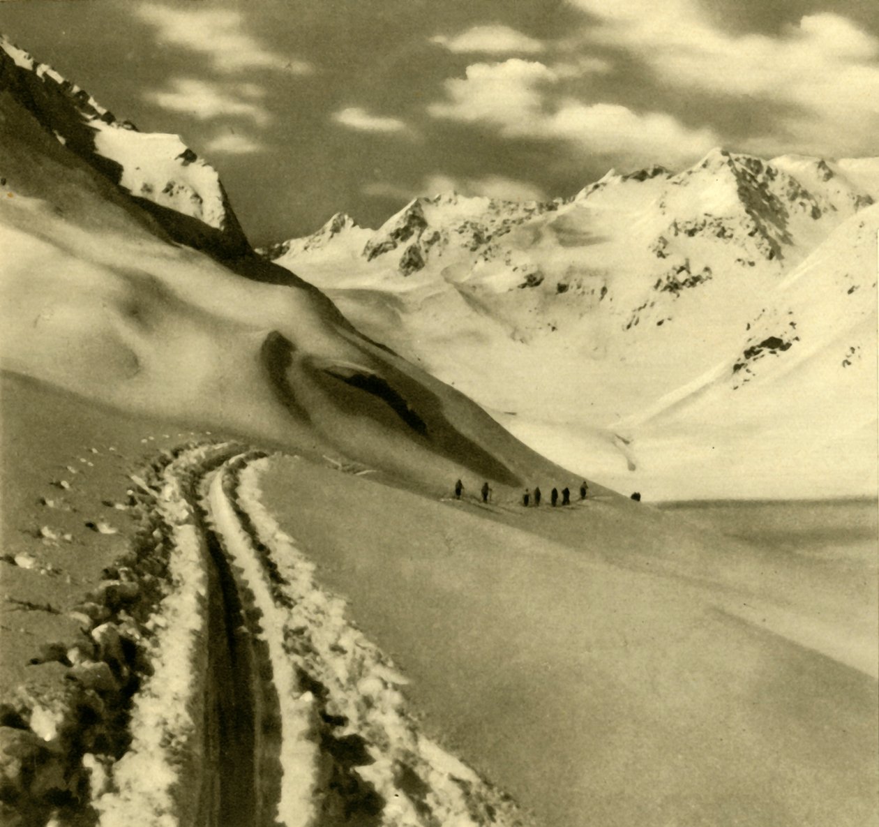 Skifahren auf dem Alpeiner Ferner Gletscher in den Stubaier Alpen, Österreich, ca. 1935 von Unbekannt