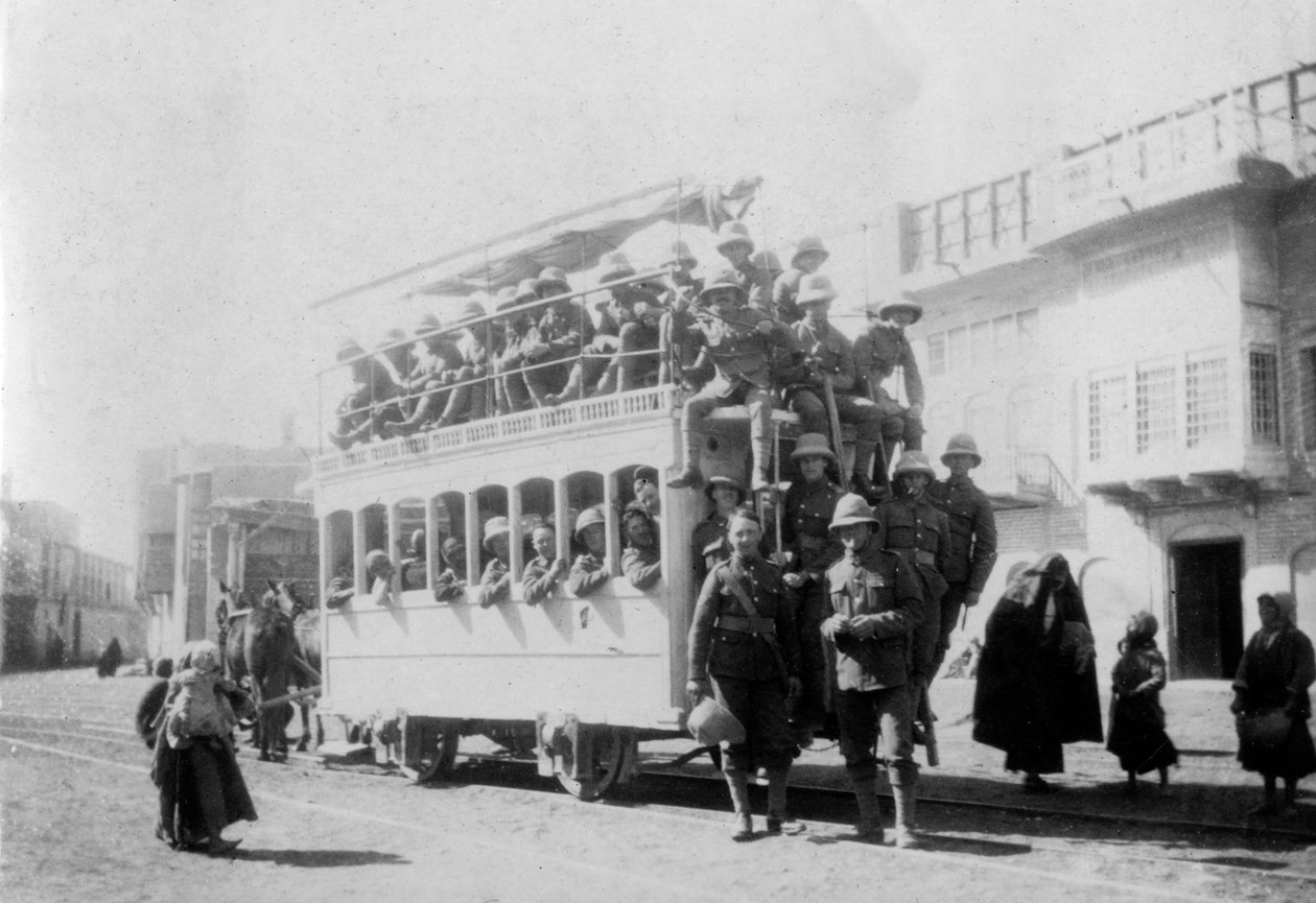 Soldaten des East Surrey Regiments in Kazimain, auf dem Weg nach Bagdad, Irak, 1917-1919 von Unbekannt