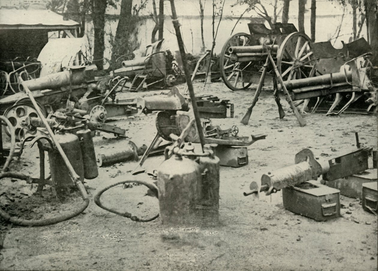 Einige Beutestücke vom Schlachtfeld, 1919 von Unbekannt