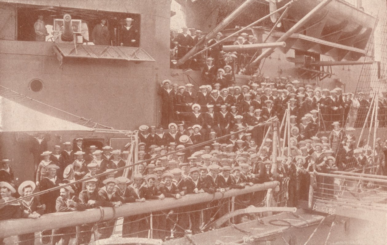Einige Mitglieder der Schiffsbesatzung der HMAS Australia, um 1917-1919 von Unbekannt