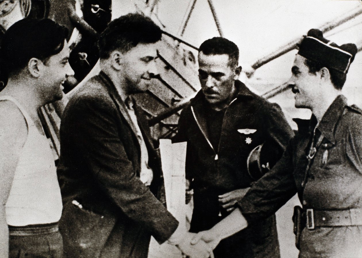 Spanischer Bürgerkrieg (1936-1939): Ilja Grigorjewitsch Ehrenburg (1891-1967), russischer Schriftsteller, bei seiner Ankunft am Flughafen von Barcelona (Spanien) (zweiter von links), als sowjetischer Korrespondent des Bürgerkriegs von Unbekannt