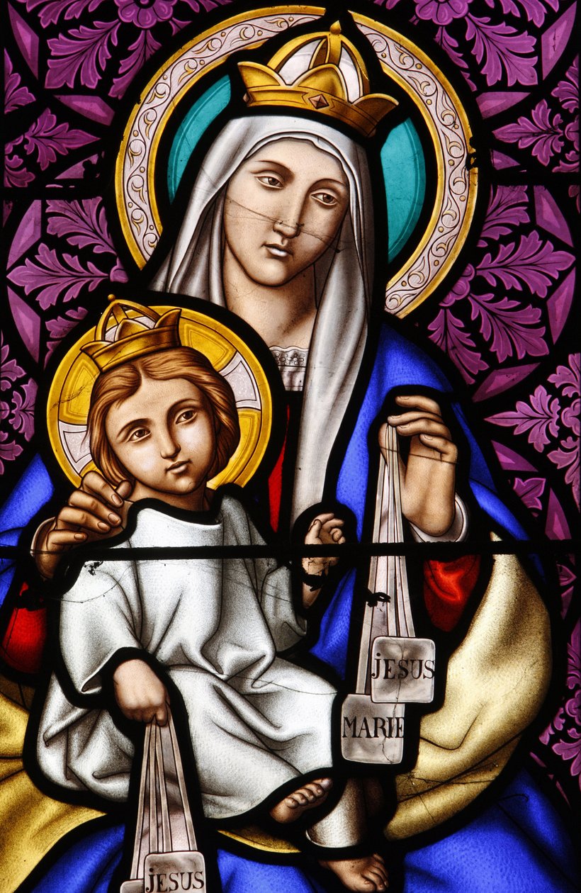Buntglasfenster in der Kirche Pont L