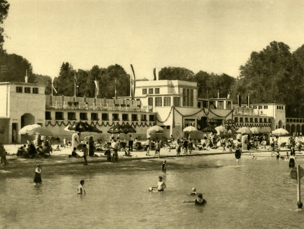 Schwimmen im Traunsee, Gmunden, Oberösterreich, um 1935 von Unbekannt
