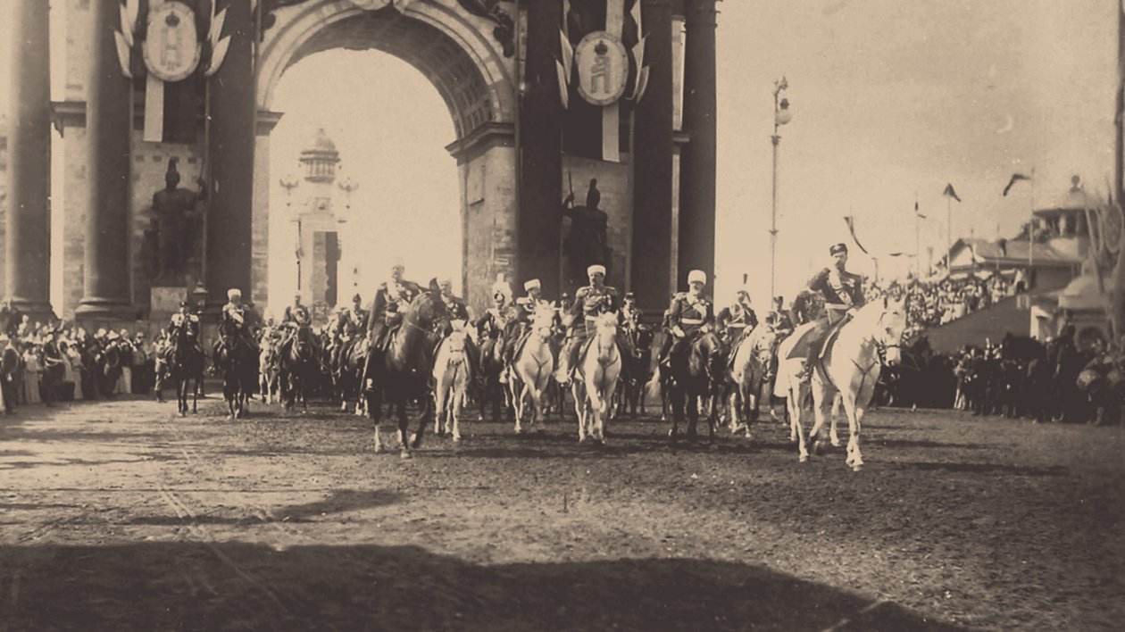 Der feierliche Einzug von Nikolaus II. in Moskau am 9. Mai 1896, 1896 von Unbekannt