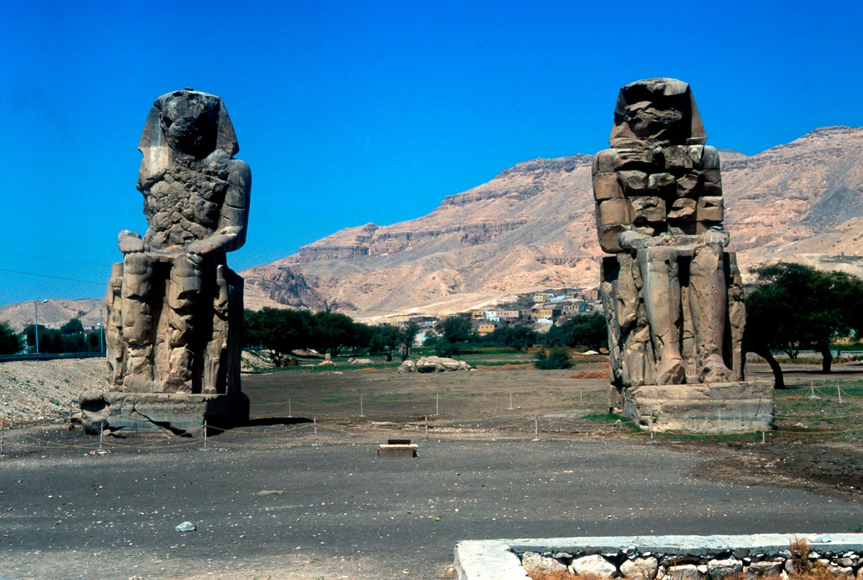 Die Kolosse von Memnon, nahe dem Tal der Könige, Ägypten, 14. Jahrhundert v. Chr. von Unbekannt