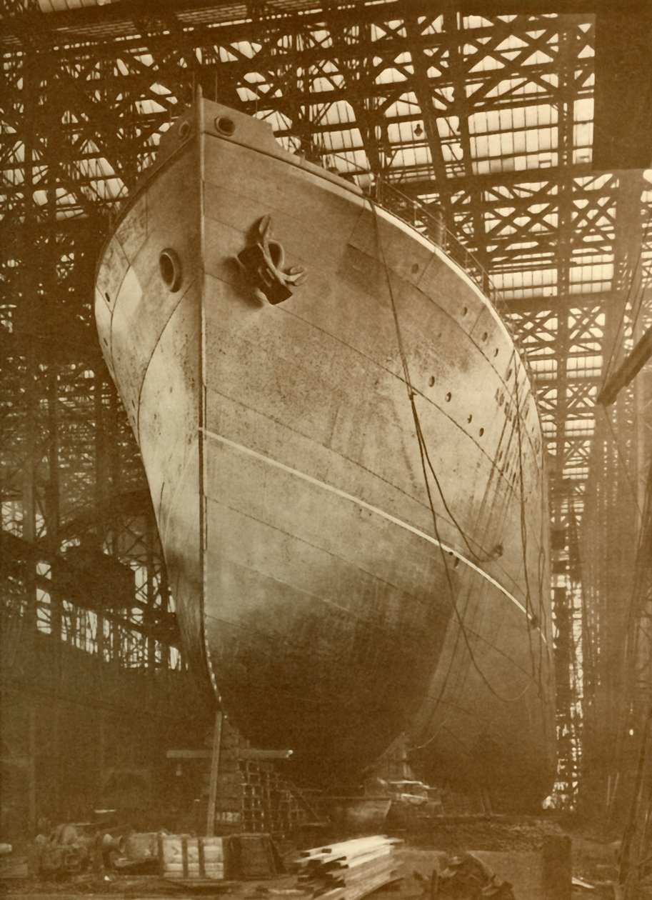 Die Cunard Aurania 14.000 Tonnen auf den Stocks in Newcastle-On-Tyne, ca. 1930 von Unbekannt