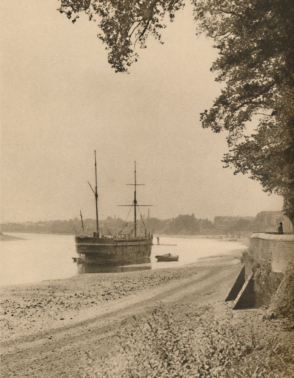 Der alte Storch an ihrem Liegeplatz vor Chiswick Mall, ca. 1935 von Unbekannt