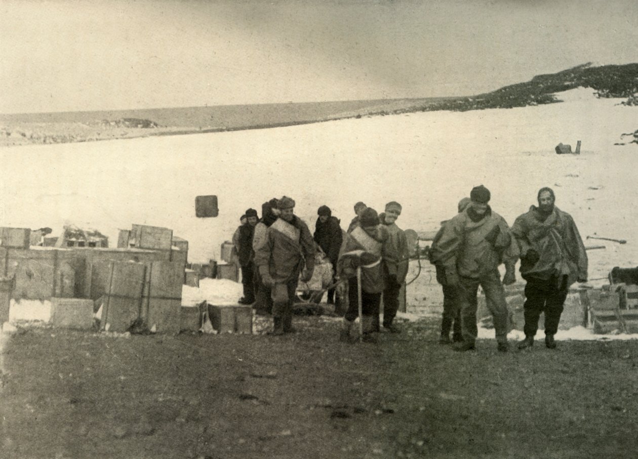 Die Gruppe, die den Mount Erebus bestieg und die Hütte verließ, 1908 von Unbekannt
