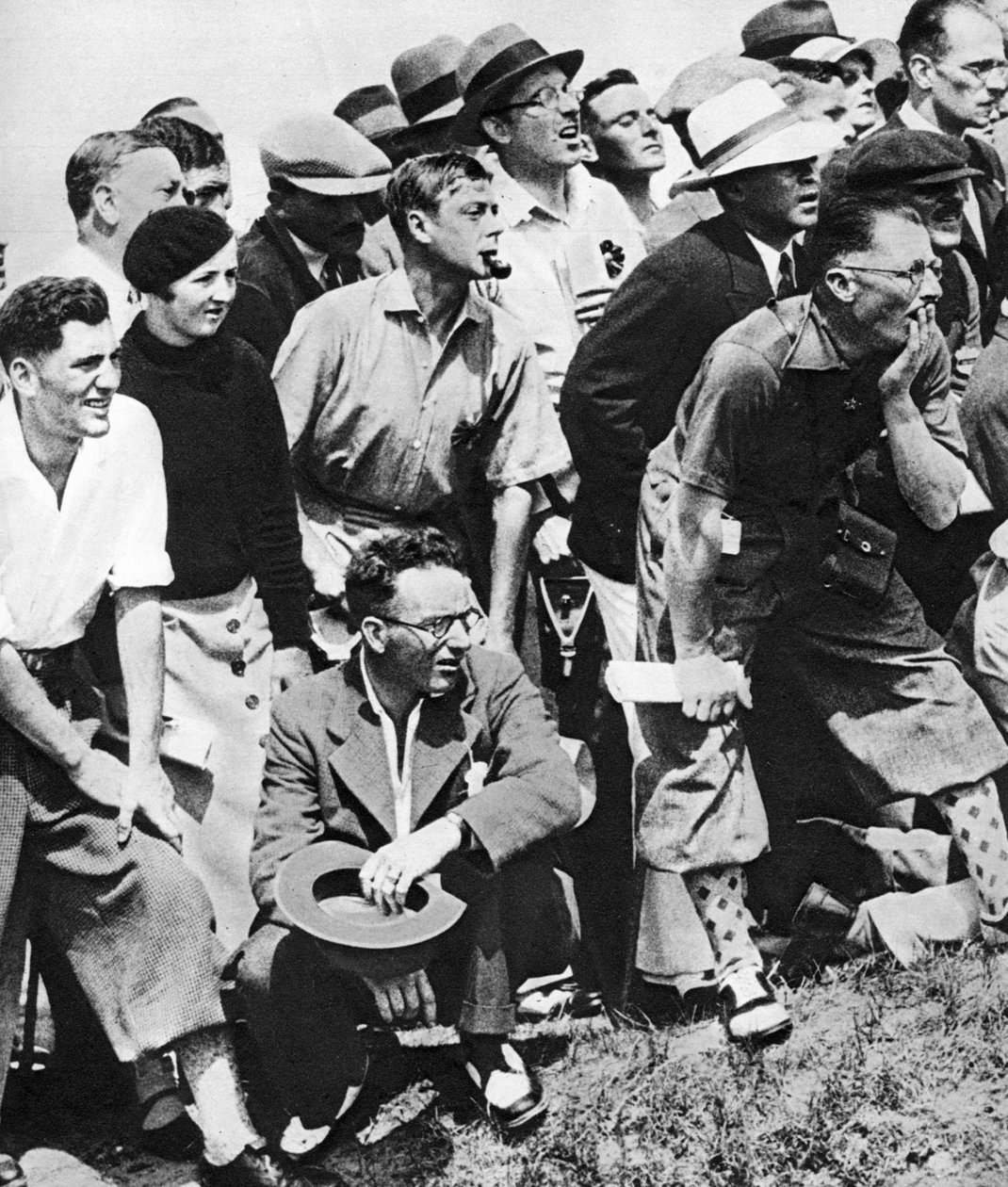 Der Prinz von Wales raucht eine Pfeife bei der Open Golf Championship, St. Andrews, ca. 1930er Jahre von Unbekannt