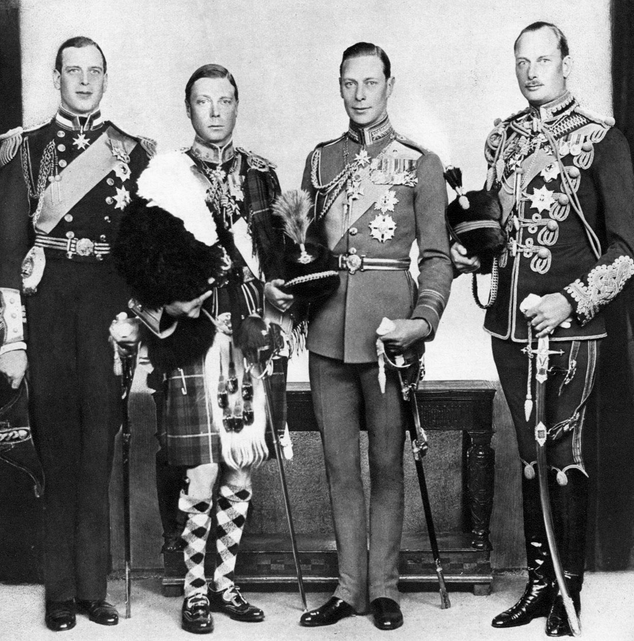 Der Prinz von Wales mit seinen Brüdern, um 1930er Jahre von Unbekannt