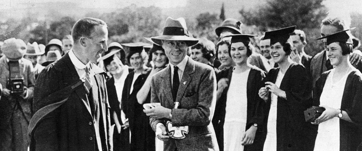 Der Prinz von Wales mit Studenten in Grahamstown, Südafrika, 1925 von Unbekannt