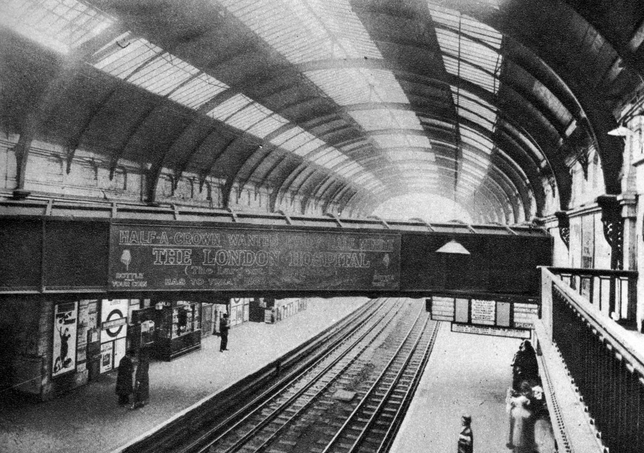 Der Verlauf des Westbourne-Aquädukts über die Sloane Square Station, London, 1926-1927 von Unbekannt