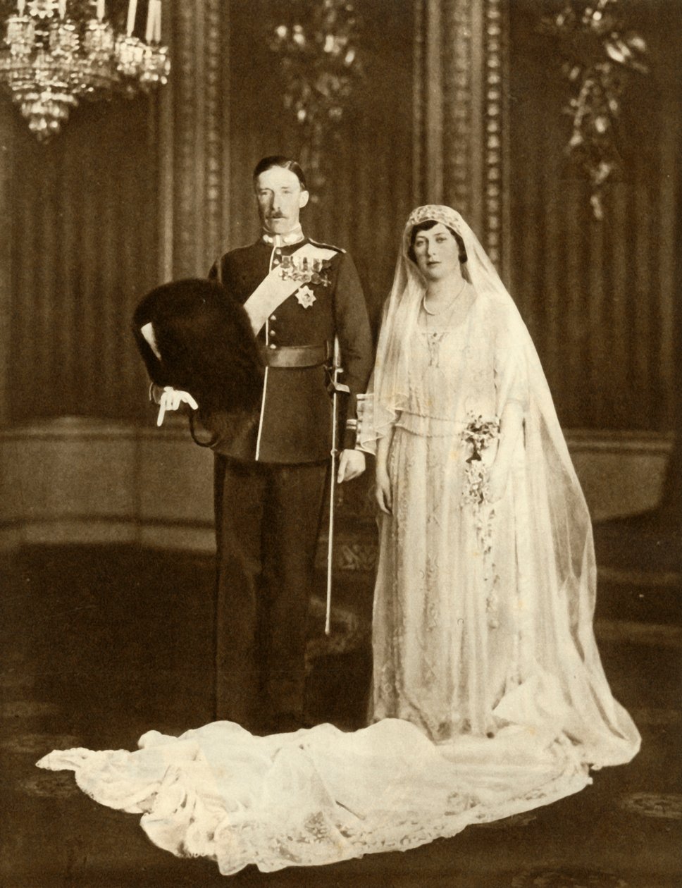 Die Hochzeit von Prinzessin Mary und Viscount Lascelles, 28. Februar 1922, 1935 von Unbekannt