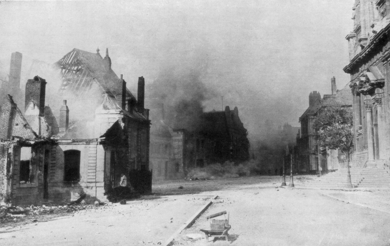Die Ruinen von Cambrai, Frankreich, Erster Weltkrieg, 1918 von Unbekannt