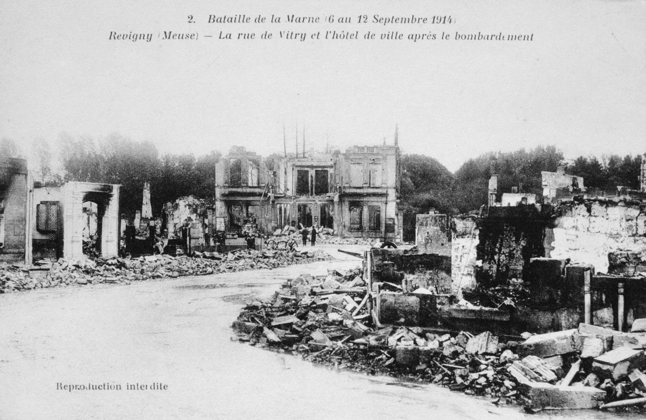 Die Ruinen von Revigny, Frankreich, Schlacht an der Marne, Erster Weltkrieg, 1914 von Unbekannt