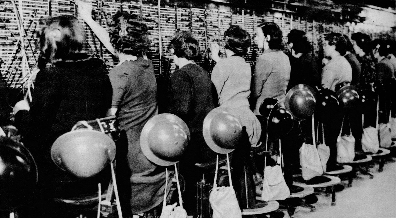 Dort zu sitzen und so zu tun, als ob draußen nichts passiert, war nicht einfach, 1941-1942 von Unbekannt