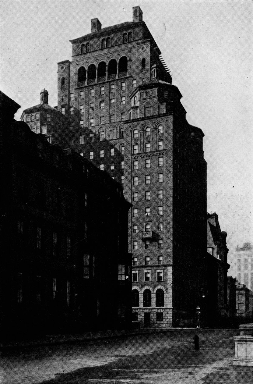 Blick nach Süden auf die Madison Avenue des Fraternity Clubs Building, New York City, 1924 von Unbekannt