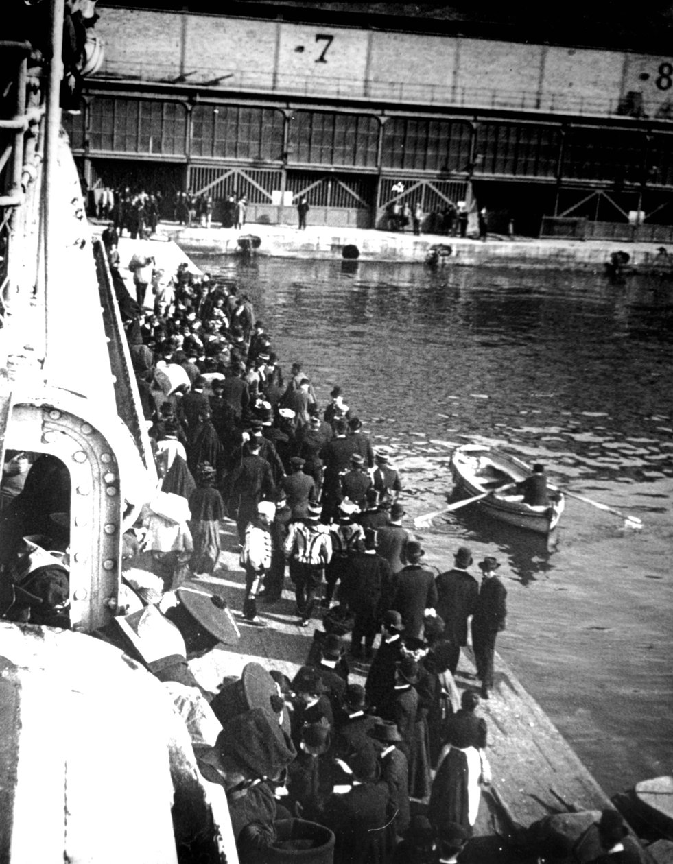 Besucher von Port Doumen, Saigon, Vietnam, 1900 von Unbekannt