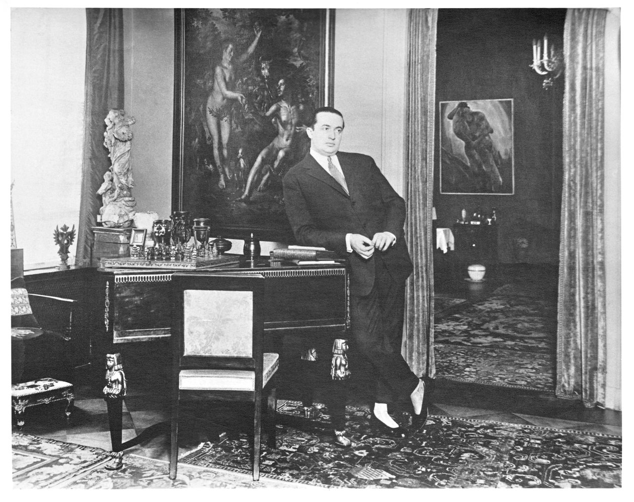 Wolfgang Gurlitt im Arbeitszimmer seiner Galerie in der Potsdamer Straße, Berlin, ca. 1925 von Unbekannt