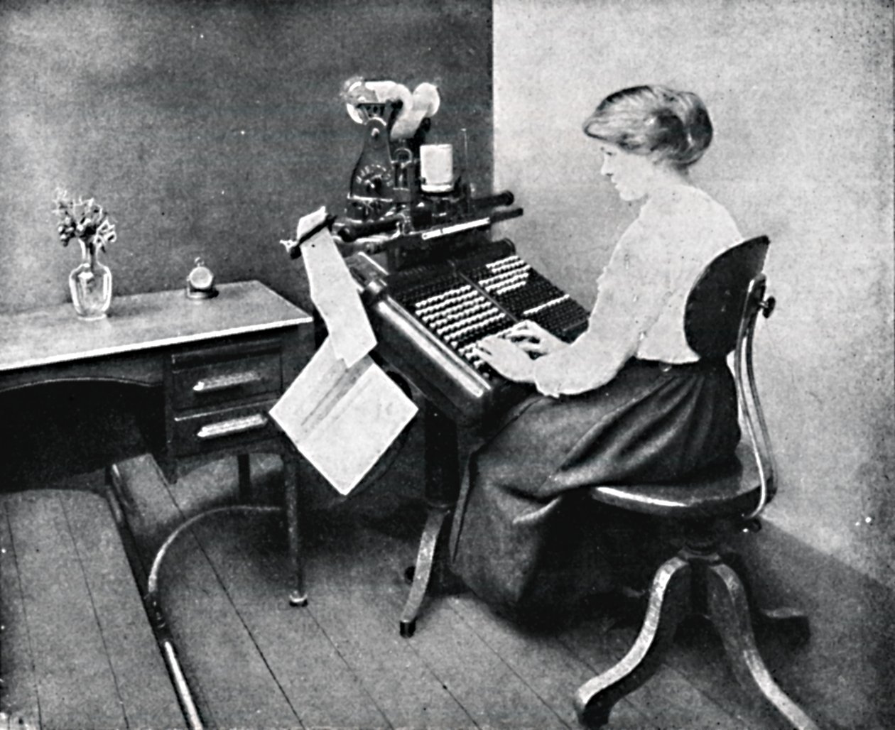 Frau an der Monotype-Tastatur, 1917 von Unbekannt