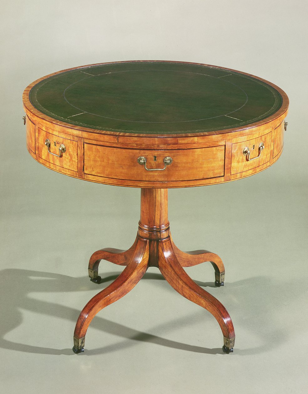 Ein kleiner Sheraton-Satinholztisch. Englisch, um 1790 von Unbekannt Unbekannt