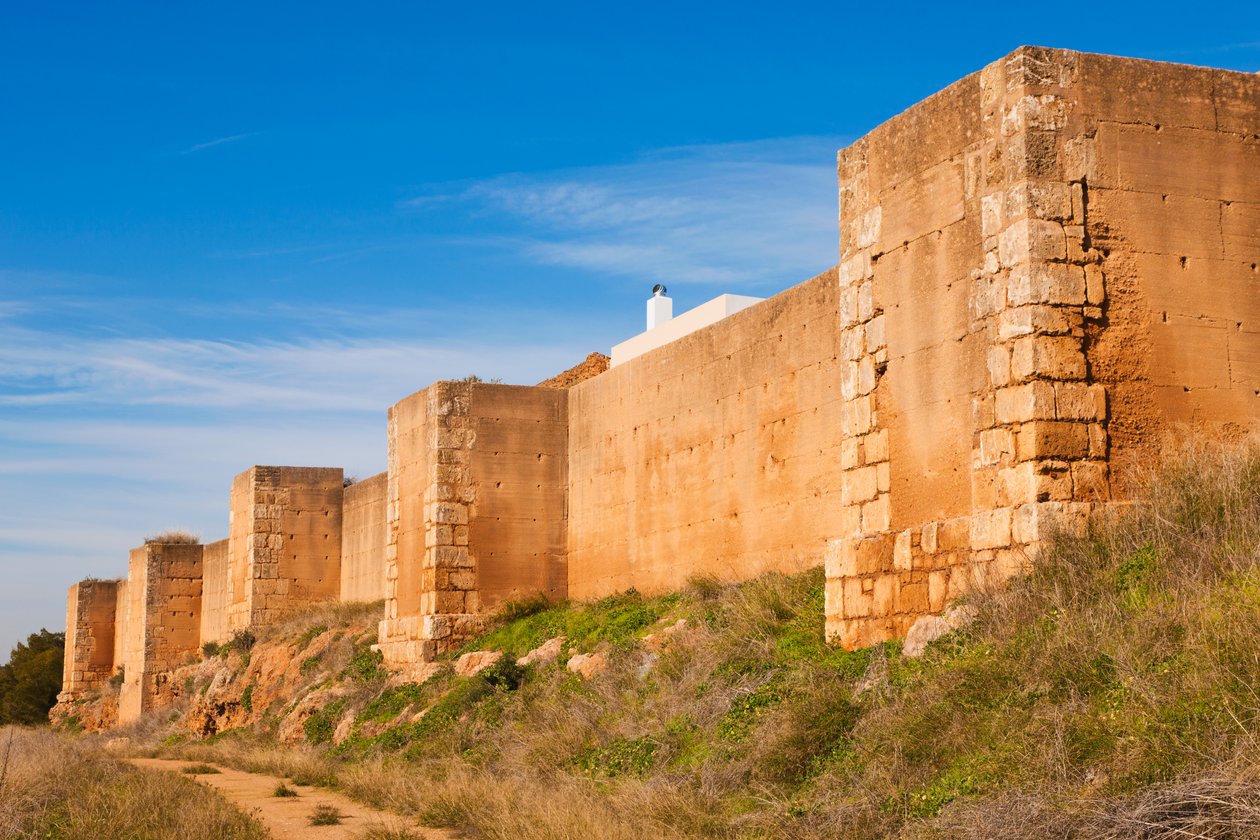 Niebla, Provinz Huelva, Andalusien, Südspanien. Mauern umgeben die Stadt. von Unbekannt Unbekannt