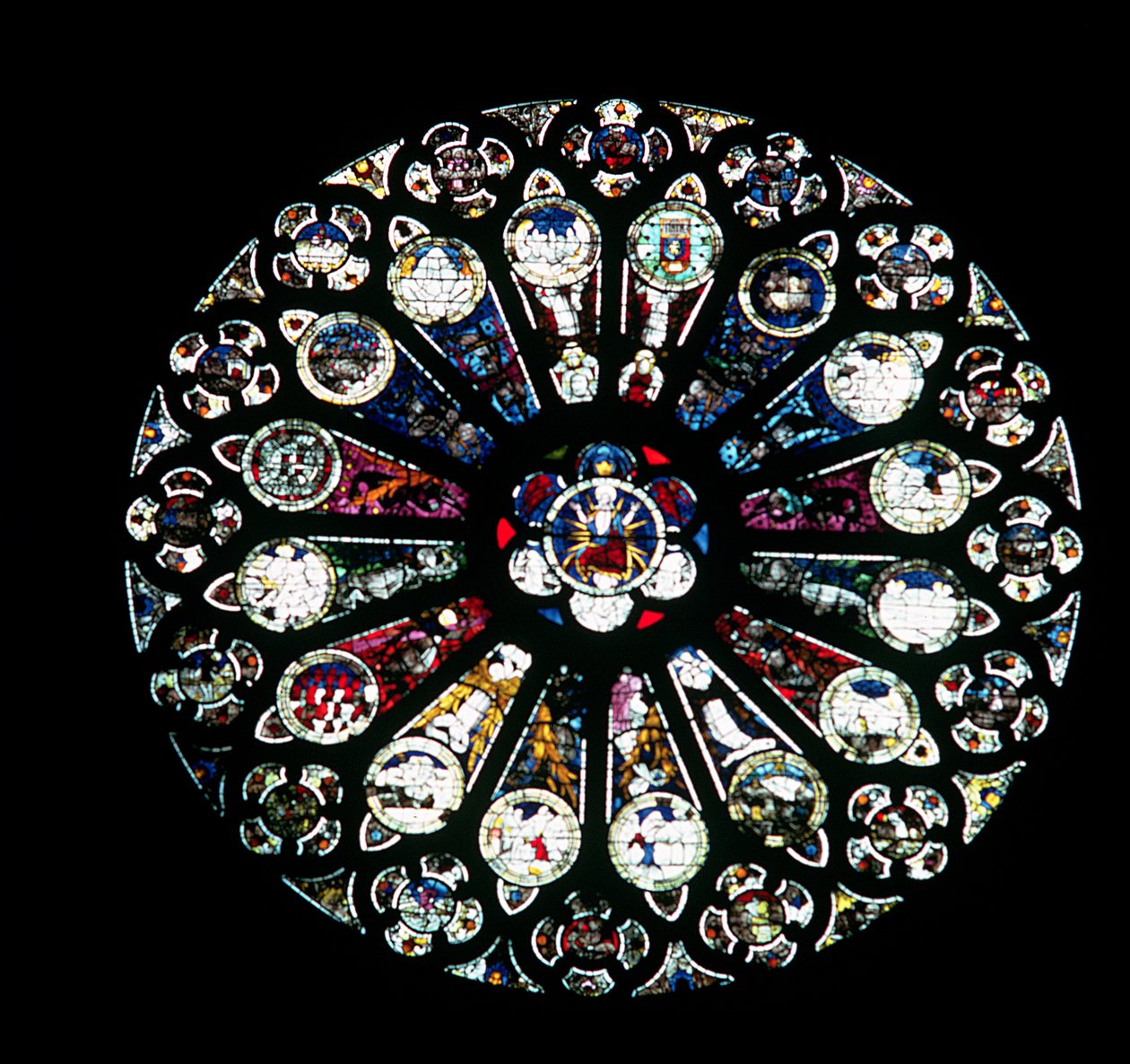 Nördliches Rosenfenster, Steinmetzarbeit aus dem 13. Jahrhundert, Glas aus der Mitte des 15. Jahrhunderts von Unbekannt Unbekannt