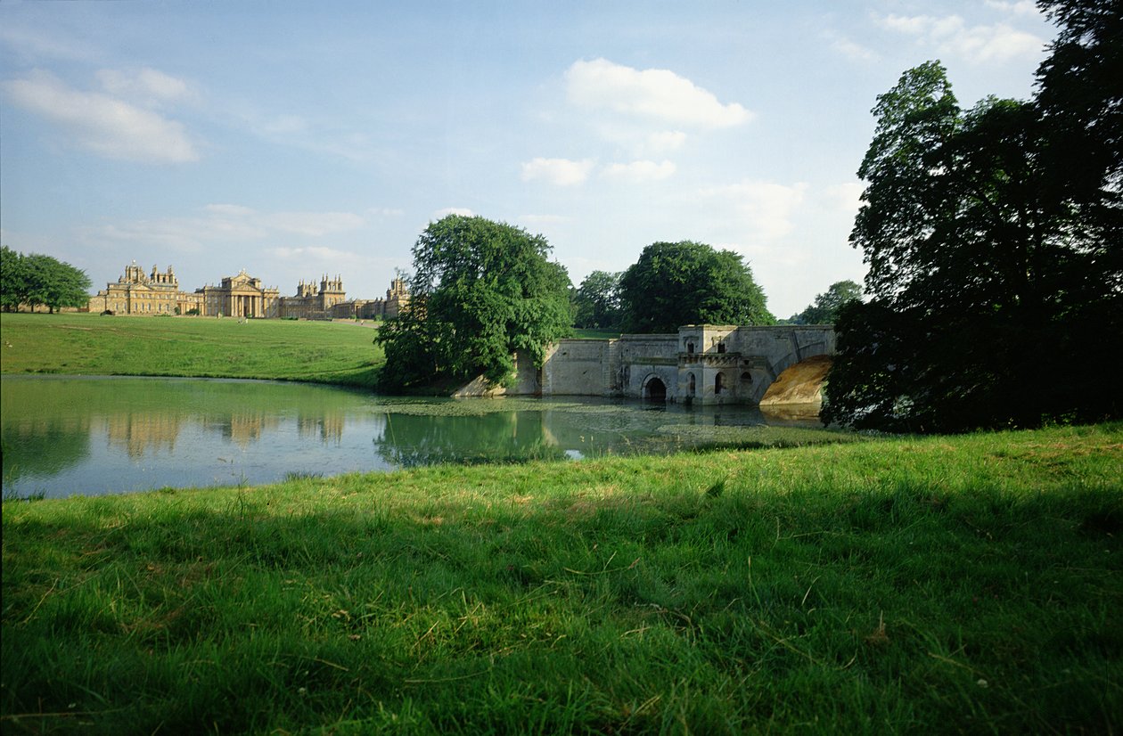 Blick vom See, Blenheim Palace, Oxfordshire von Unbekannt Unbekannt