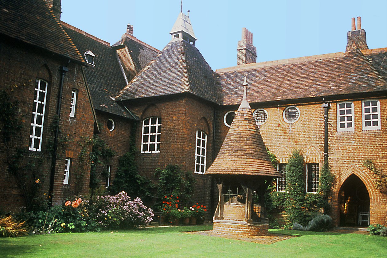 Blick auf das Äußere des Roten Hauses, Bexleyheath, entworfen von William Morris (1834-96) mit Philip Webb als Architekt, fertiggestellt 1859 von Unbekannt Unbekannt
