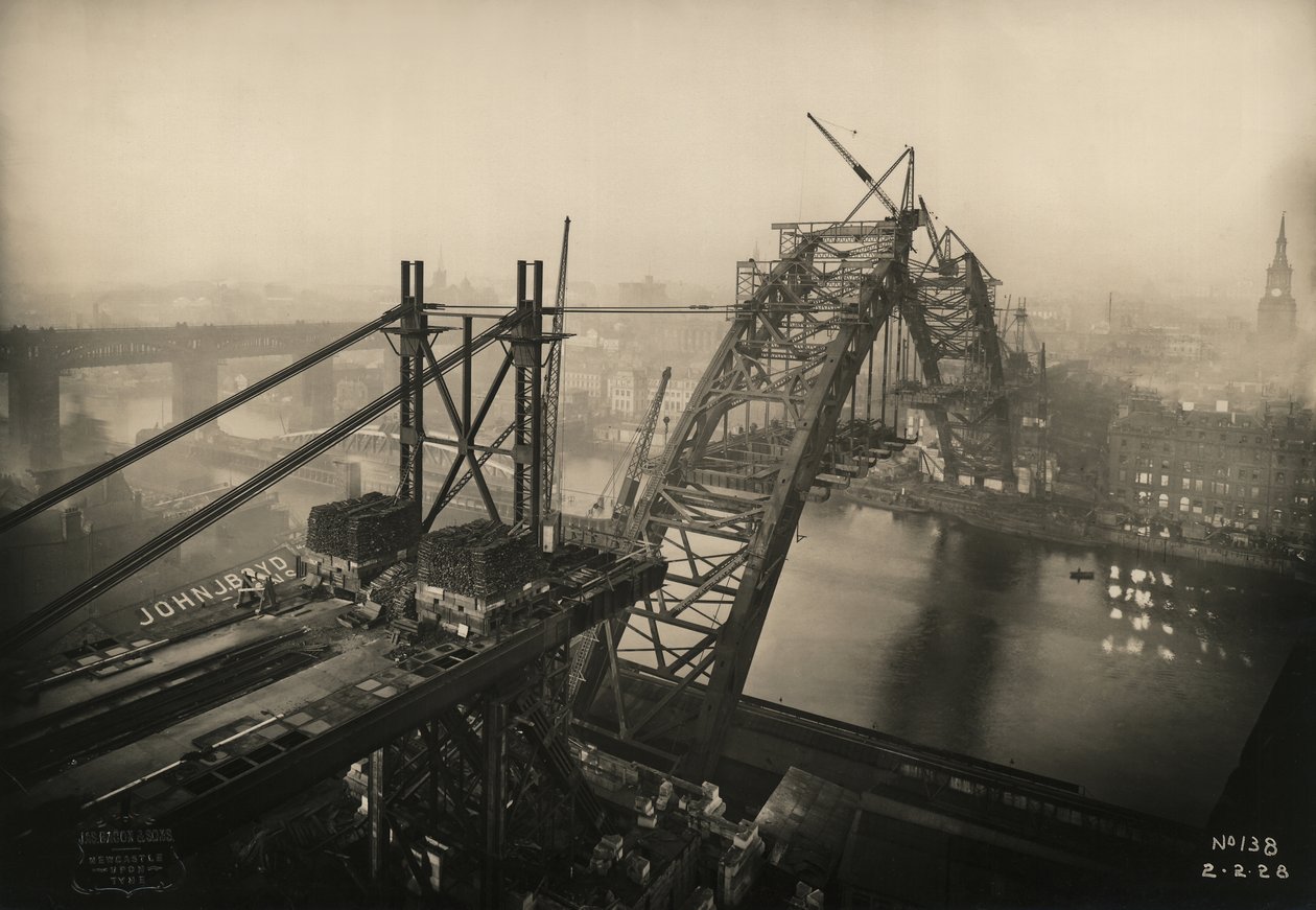 Ansicht des Fortschritts mit der Tyne-Brücke, die beiden Hälften nähern sich, 2. Februar 1928 von Unbekannt Unbekannt